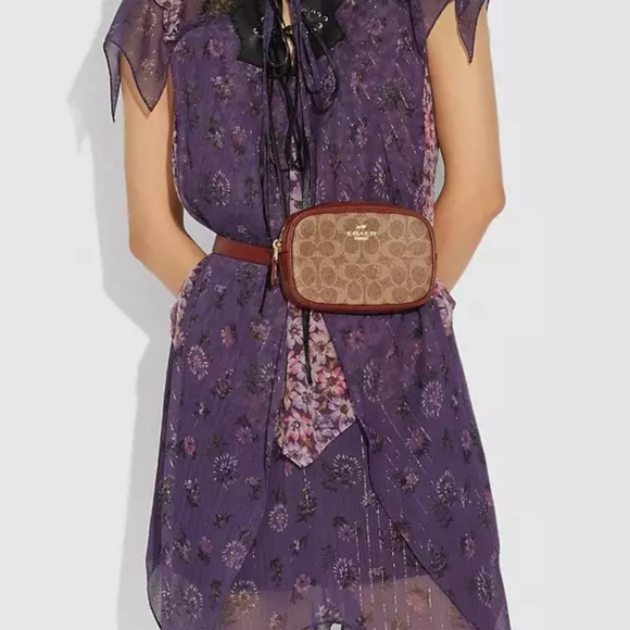 Coach Signature Belt Bag In Colorblock Signature Canvas - Picture 2 of 11